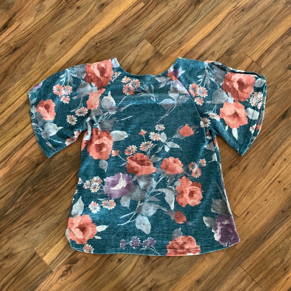 Floral top by Gilli - Picture 4 of 6